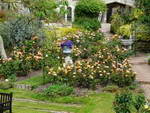 London  Windsor  Das Schloß Windsor Garten vor dem Rund-Tower (GB).
